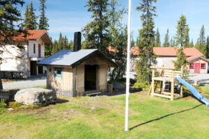 Grillhütte und Spielplatz
