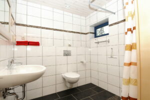 Dusche und Toilette