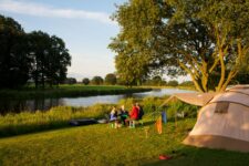 CAMPING DE ROOS Mitten in der Natur CAMPING DE ROOS Mitten in der Natur